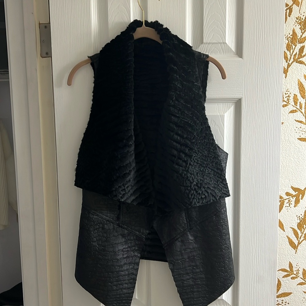 Beautiful faux leather/fur Karen Kane vest, XS.